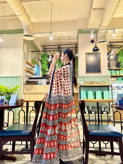 Cream & Rust Elephant Print Mul Cotton Saree